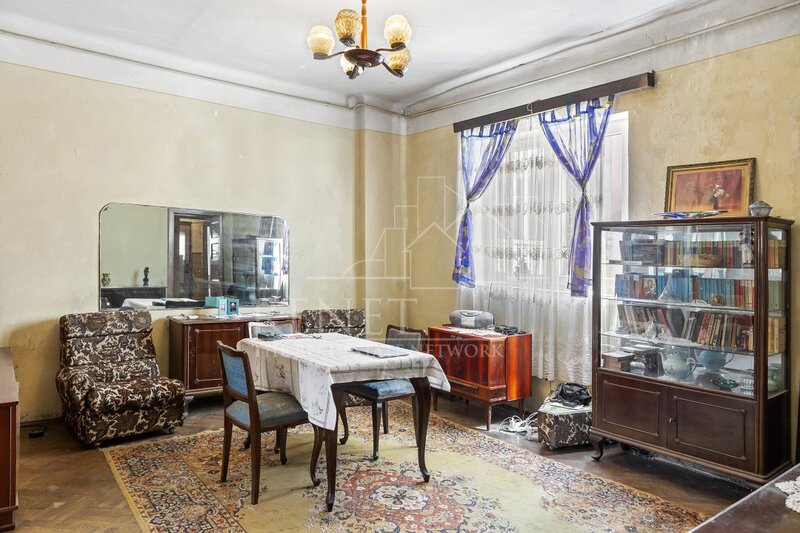 Matei Voievod, casa si teren 300 mp, singur curte.