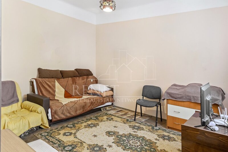 Matei Voievod, casa si teren 300 mp, singur curte.