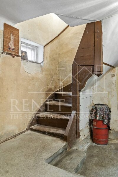 Matei Voievod, casa si teren 300 mp, singur curte.