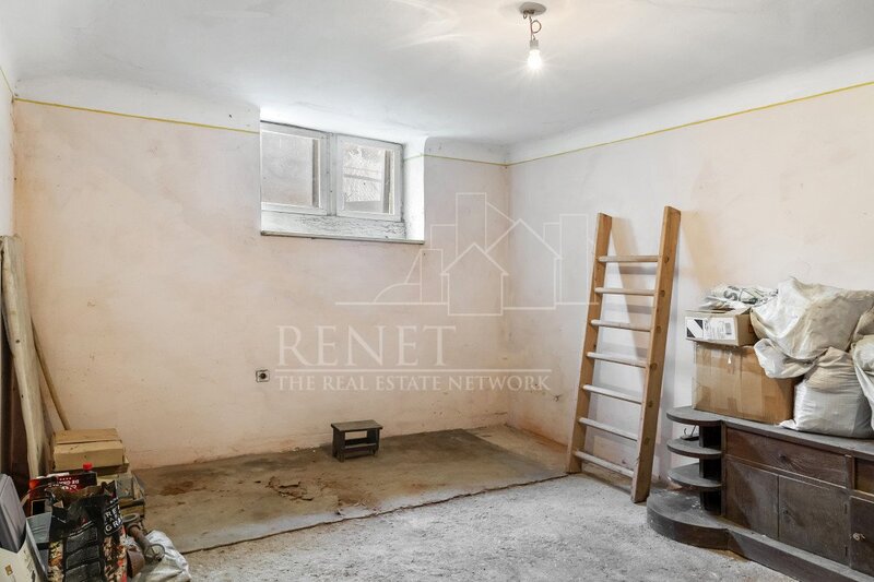 Matei Voievod, casa si teren 300 mp, singur curte.