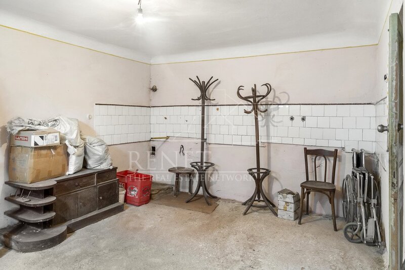 Matei Voievod, casa si teren 300 mp, singur curte.